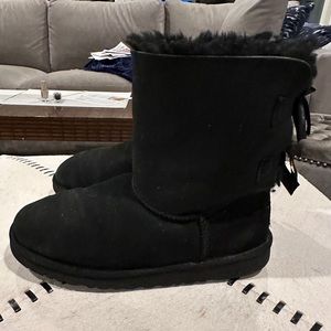 Girls Ugg Bailey Bow II boots in black size 5 EUR 35